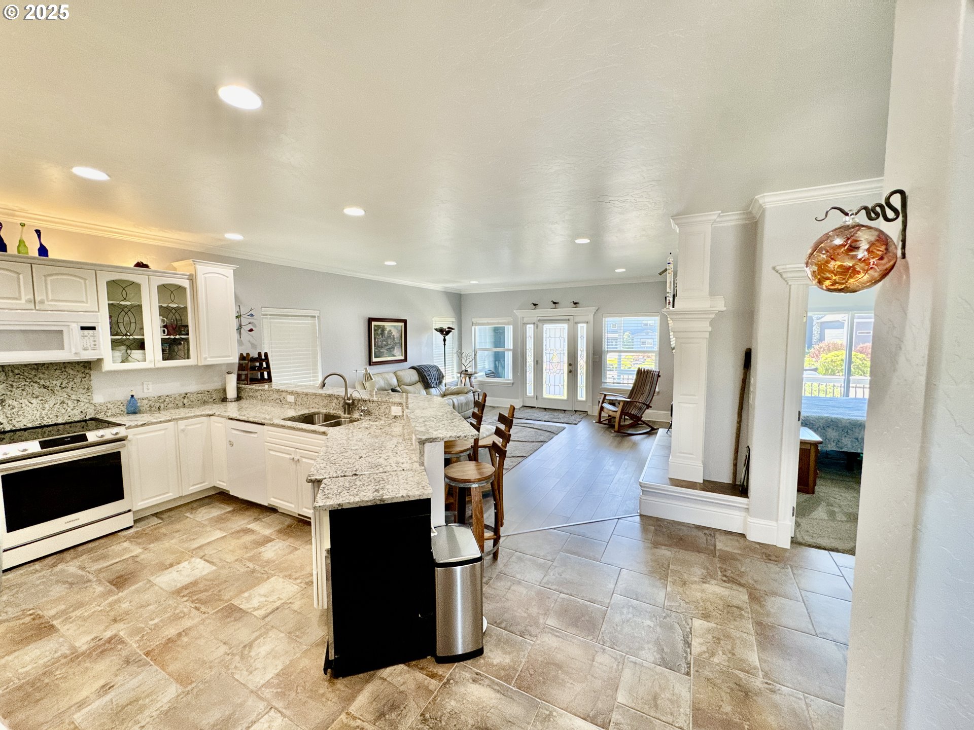 842 Chetco Point Terrace Brookings, OR 97415 - Photo 13 of 40