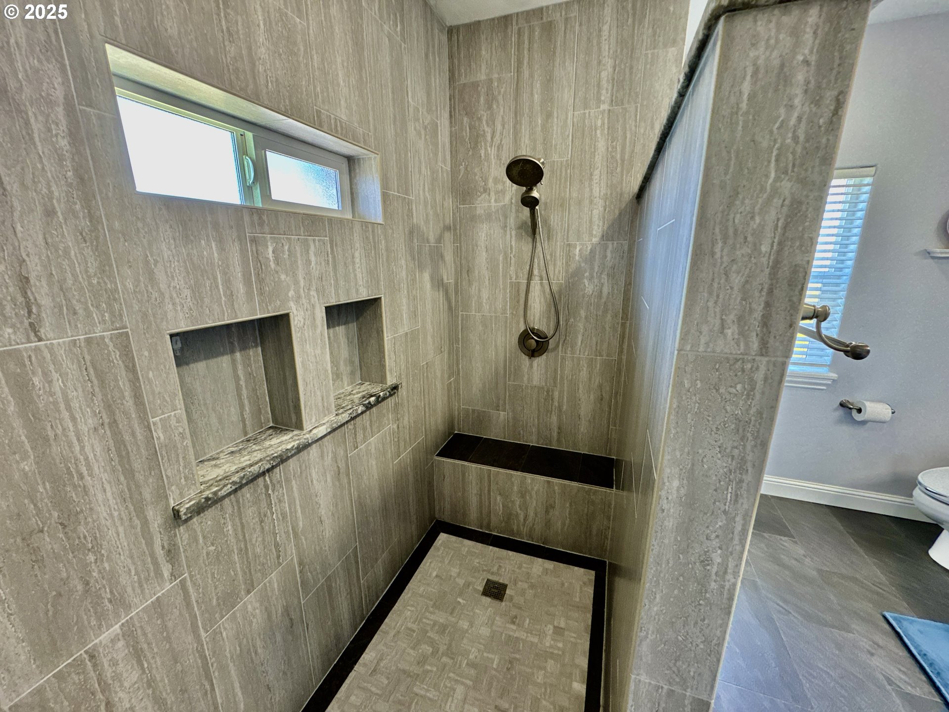 842 Chetco Point Terrace Brookings, OR 97415 - Photo 21 of 40 Bathroom