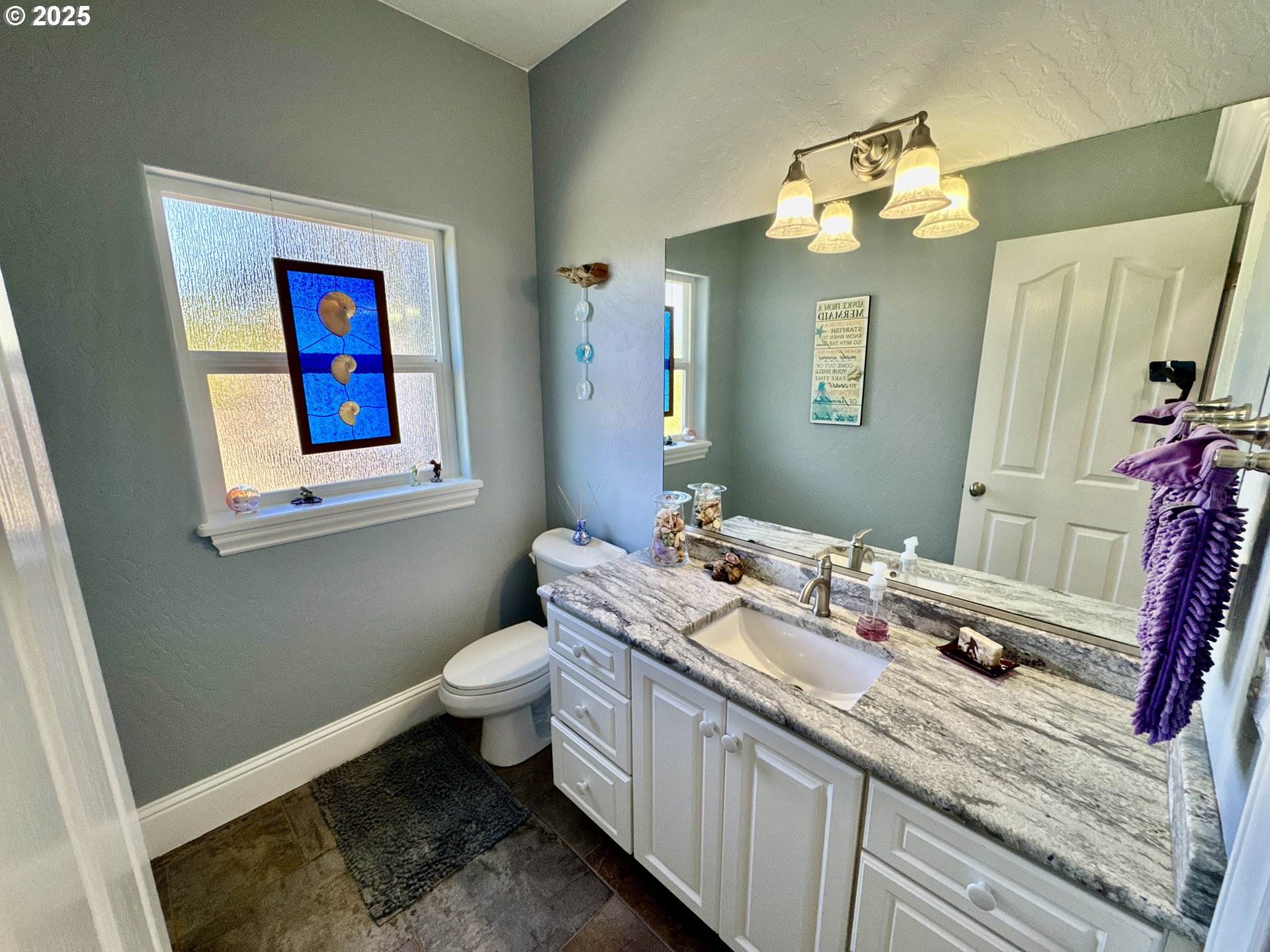 842 Chetco Point Terrace Brookings, OR 97415 - Photo 25 of 40 Bathroom