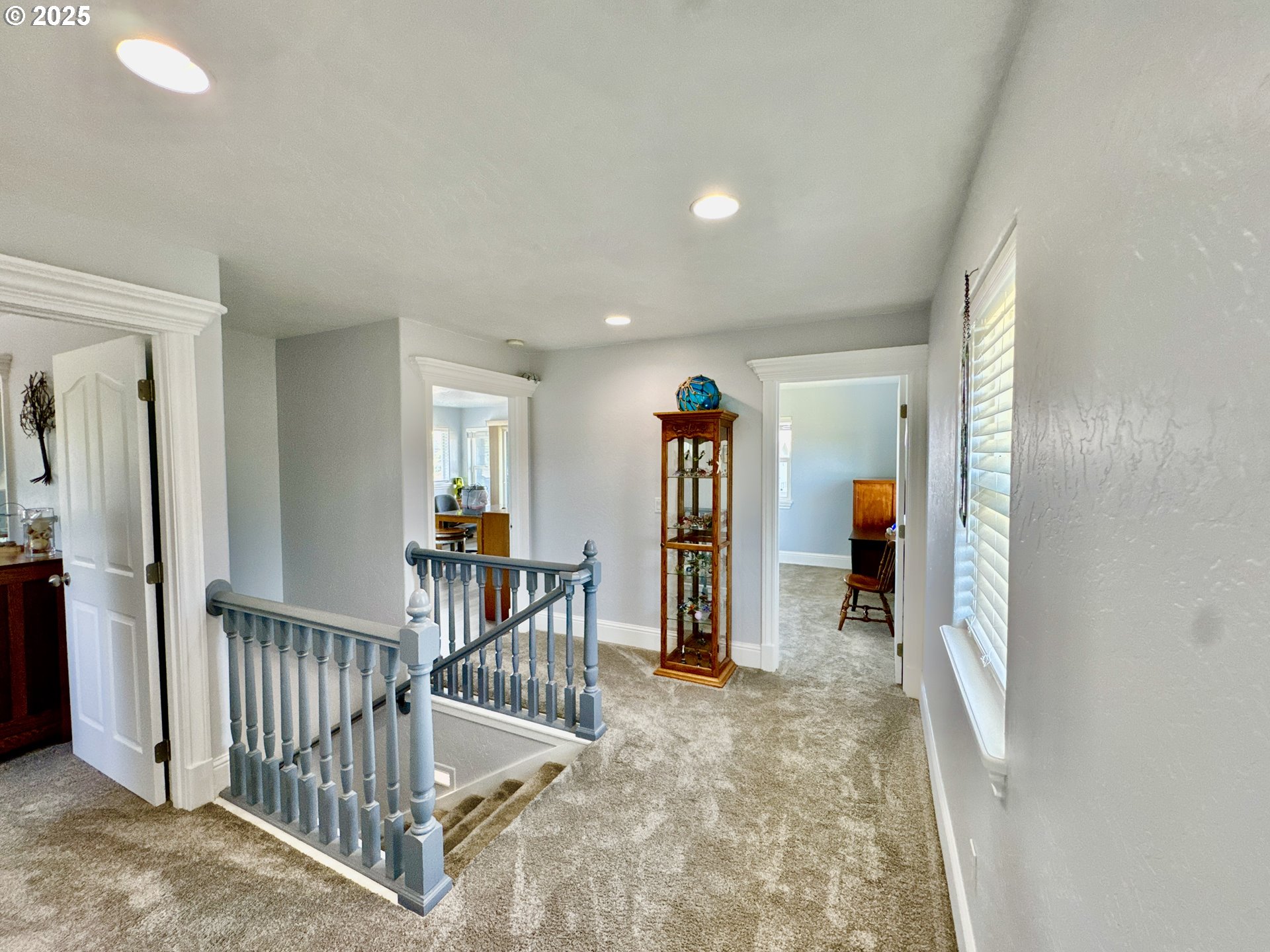842 Chetco Point Terrace Brookings, OR 97415 - Photo 27 of 40 Hallway