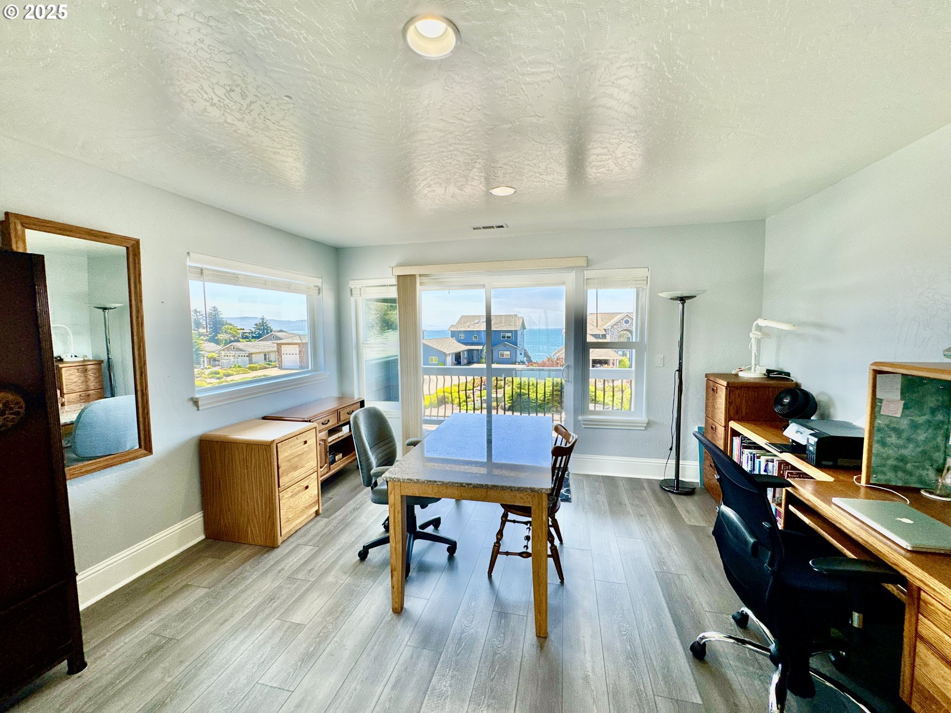 842 Chetco Point Terrace Brookings, OR 97415 - Photo 28 of 40 Bedroom