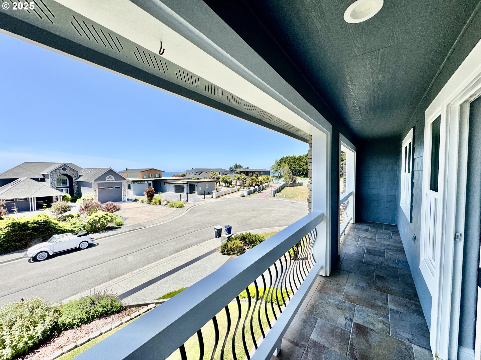 842 Chetco Point Terrace Brookings, OR 97415 - Photo 35 of 40 Bathroom