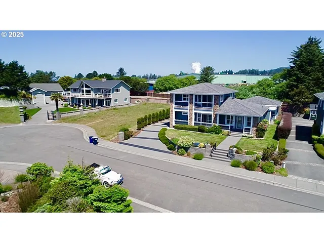 $849,999 | 842 Chetco Point Terrace, Brookings, OR 97415