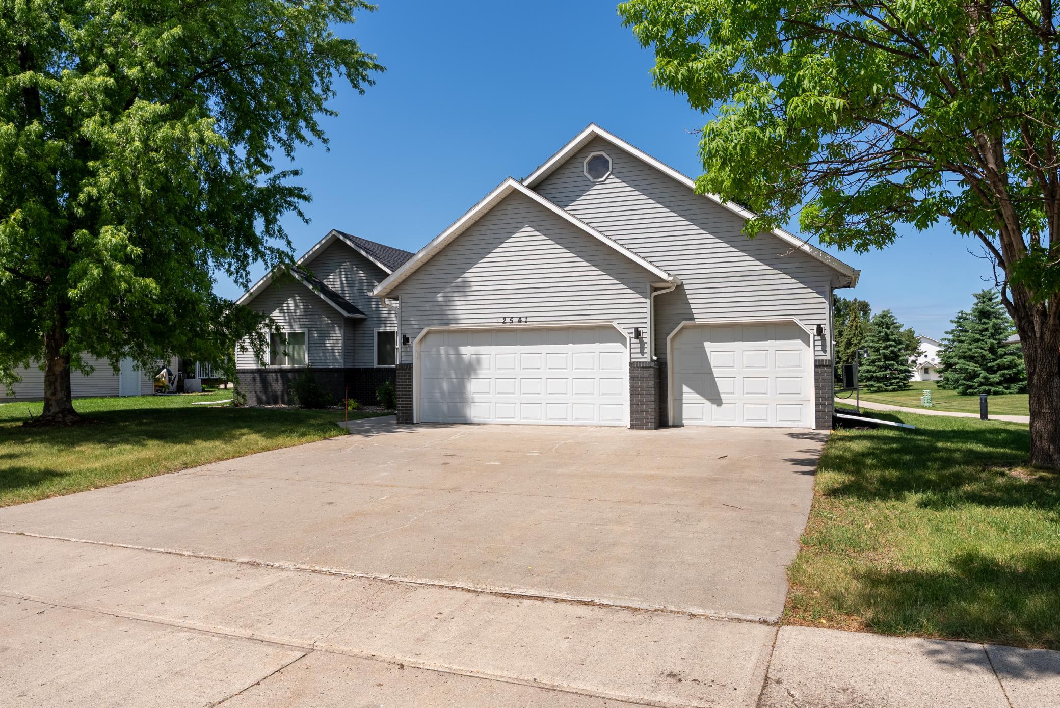 2541 26th Avenue South Fargo, ND 58103 - Photo 2 of 41