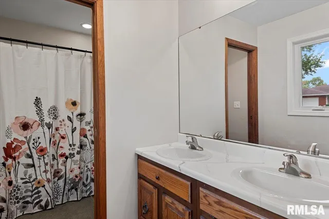 $216,500 | 1218 Frisina Street, Pawnee, IL 62558