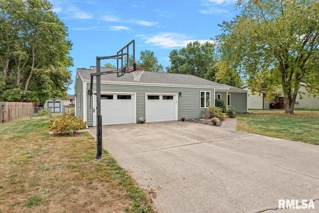 $216,500 | 1218 Frisina Street, Pawnee, IL 62558