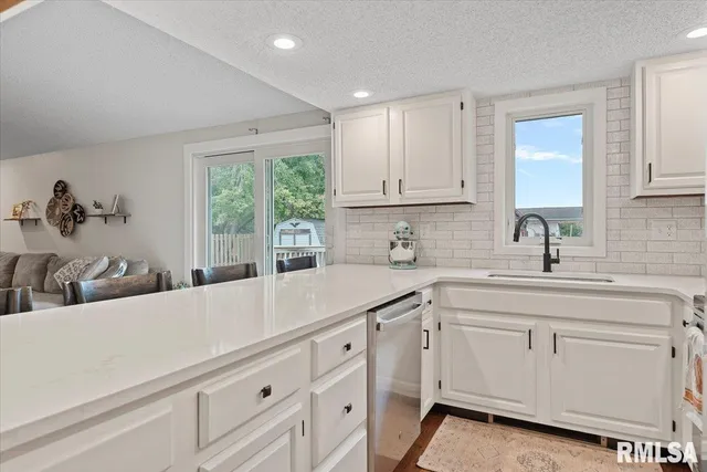 $216,500 | 1218 Frisina Street, Pawnee, IL 62558