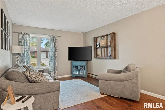 $216,500 | 1218 Frisina Street, Pawnee, IL 62558