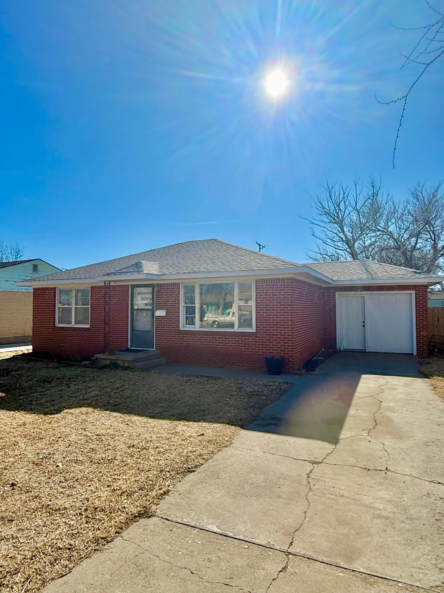 813 Northeast 3rd Street Dumas, TX 79029 - Photo 1 of 1 Front street view