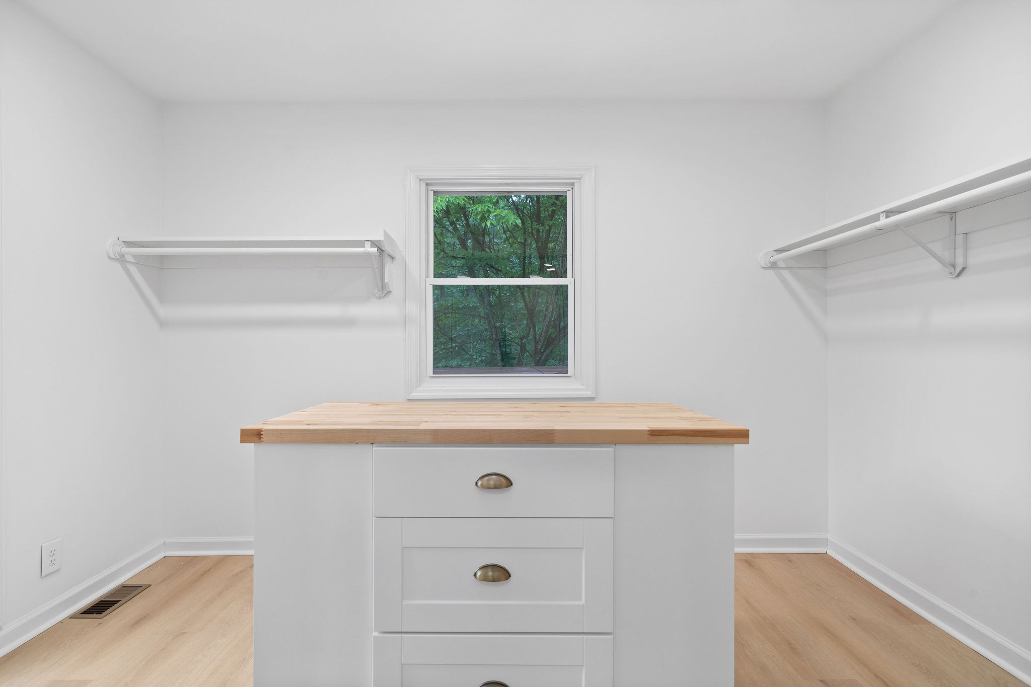 342 Highway 13 Cunningham, TN 37052 - Photo 19 of 44 a room with a window and a table