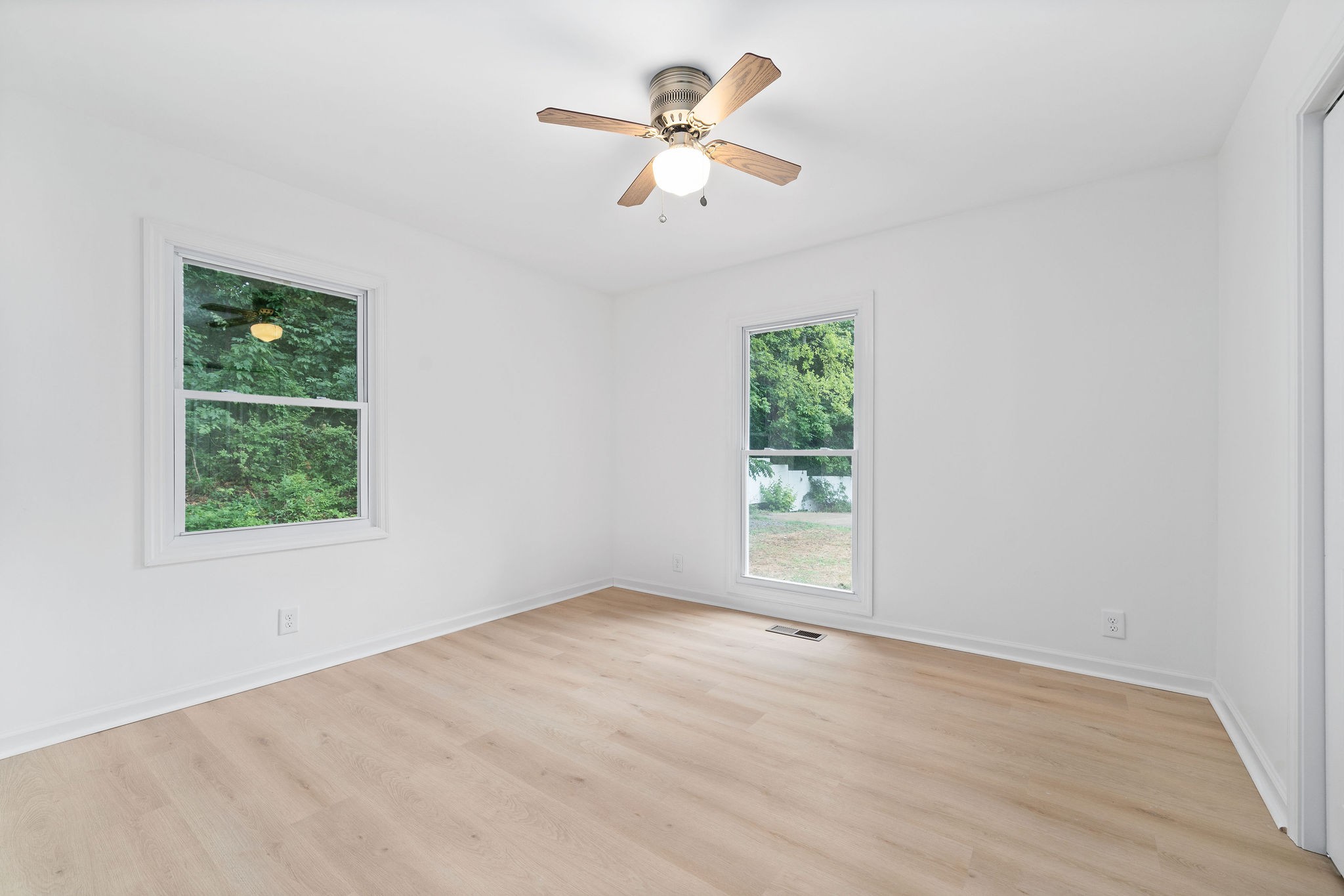 342 Highway 13 Cunningham, TN 37052 - Photo 26 of 44 an empty room with window and a ceiling fan