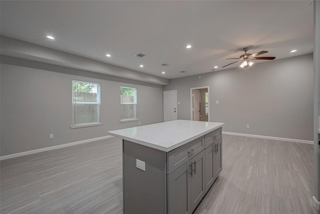 4741 Bricker Street Houston, TX 77033 - Photo 10 of 24