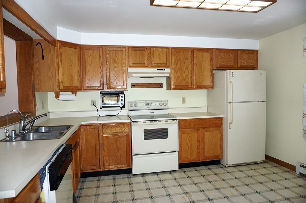 62 Oxbow Road Charlton, MA 01507 - Photo 9 of 28