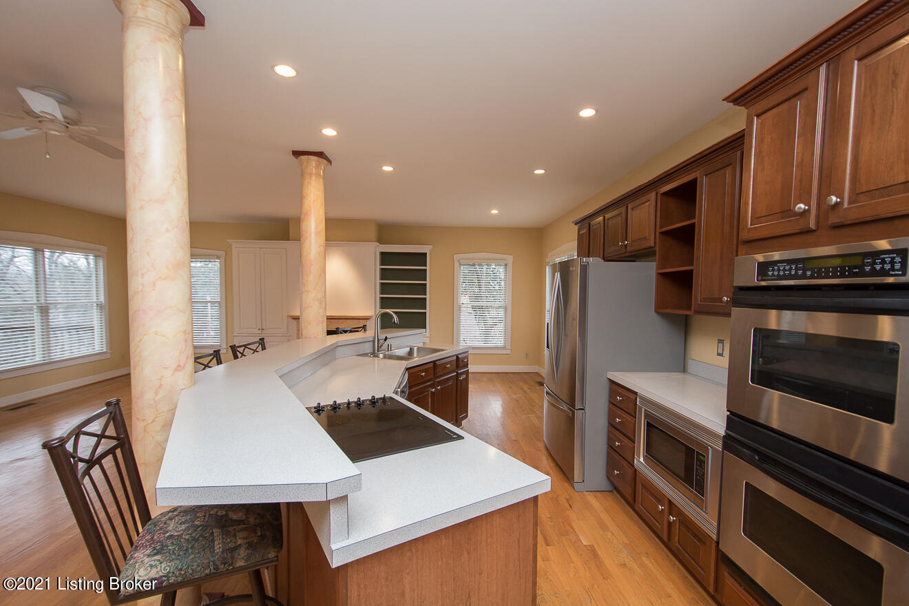 2135 Edgehill Road Louisville, KY 40205 - Photo 11 of 34 Kitchen