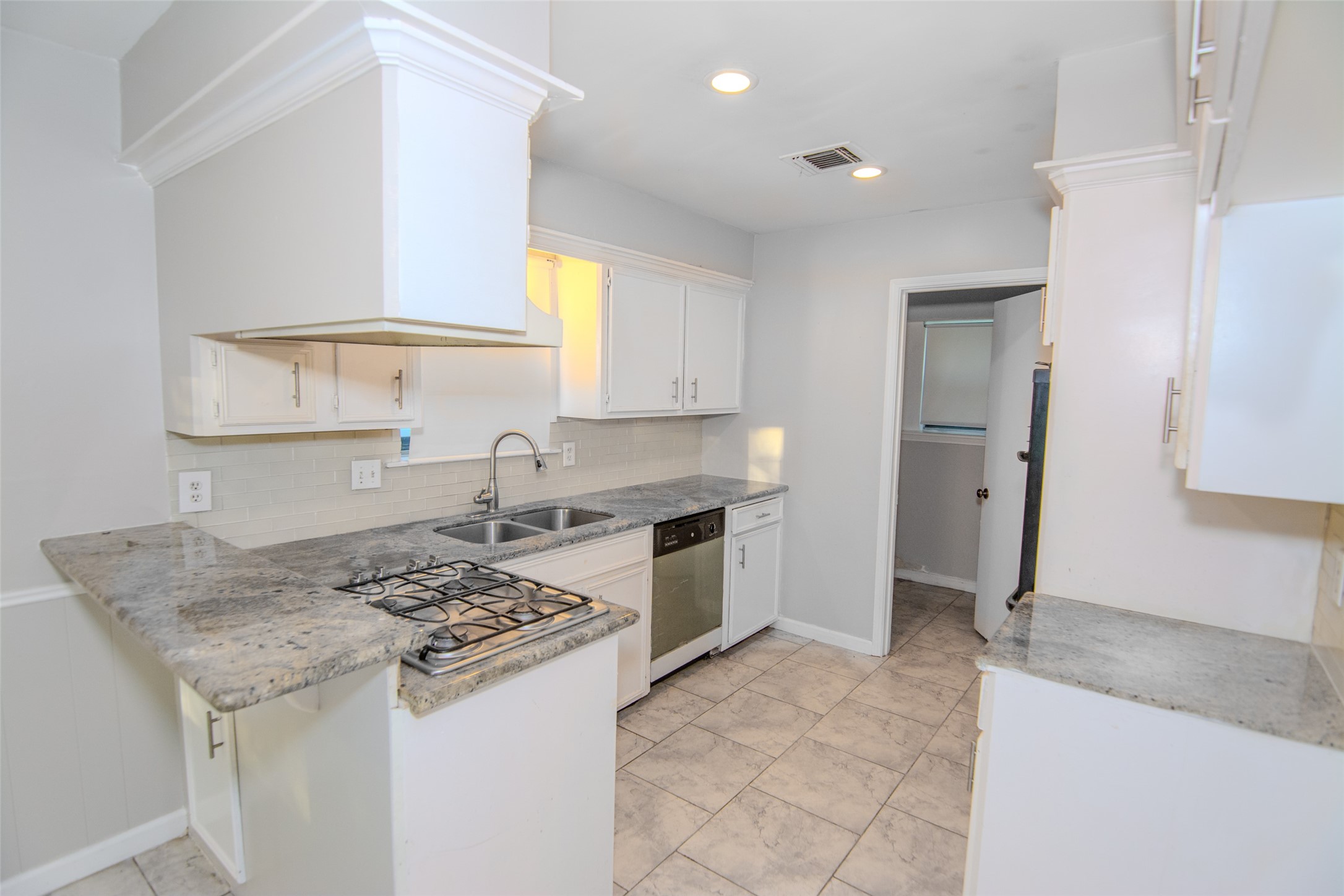 116 White Cedar Street Houston, TX 77015 - Photo 5 of 13 Kitchen with Granite Countertops and Recessed Lighting