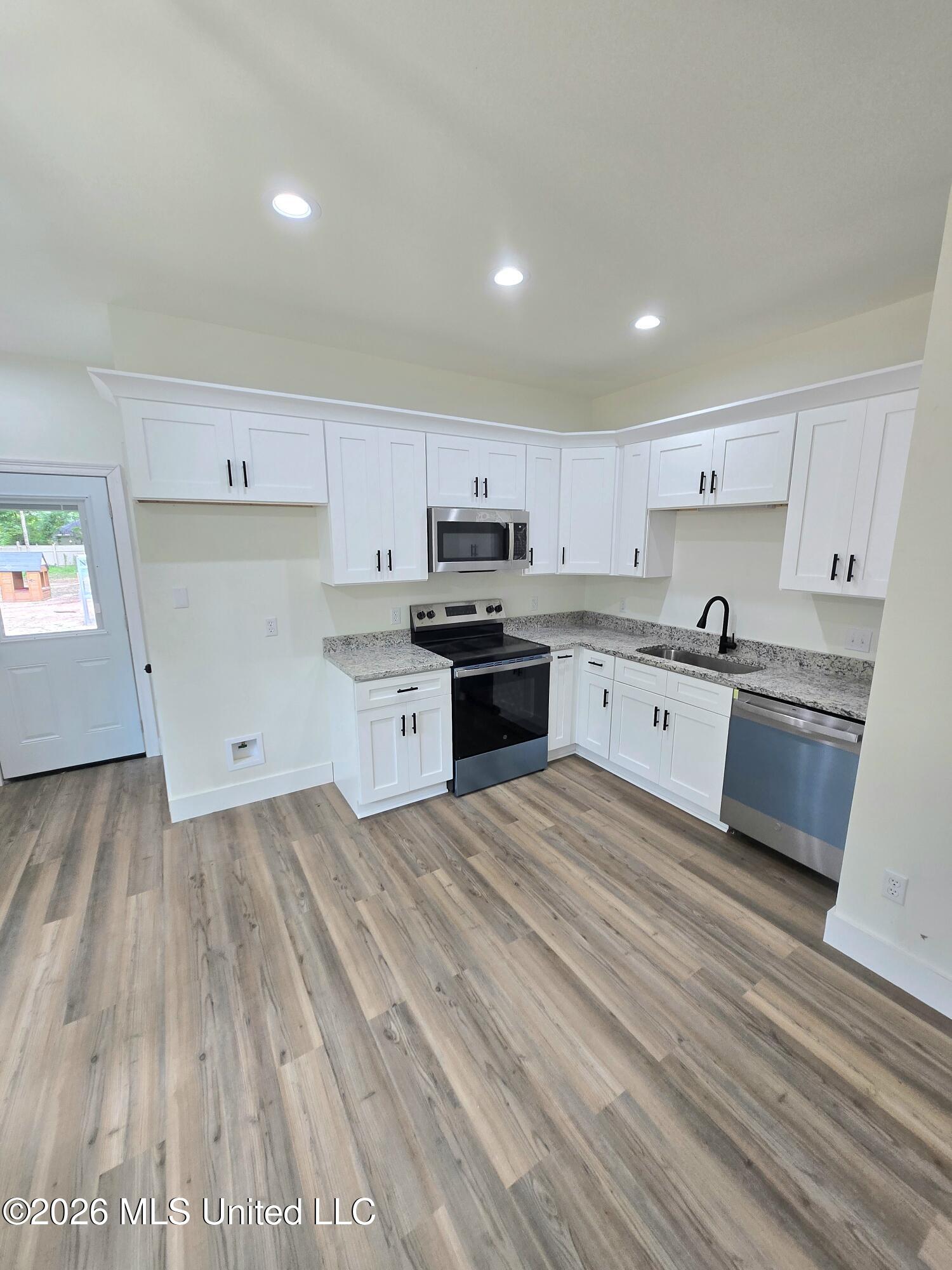 1027 Neal Road Picayune, MS 39466 - Photo 2 of 11 Kitchen