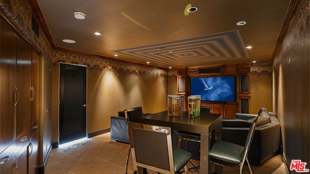 70375 Calico Road Rancho Mirage, CA 92270 - Photo 14 of 46 a room with furniture