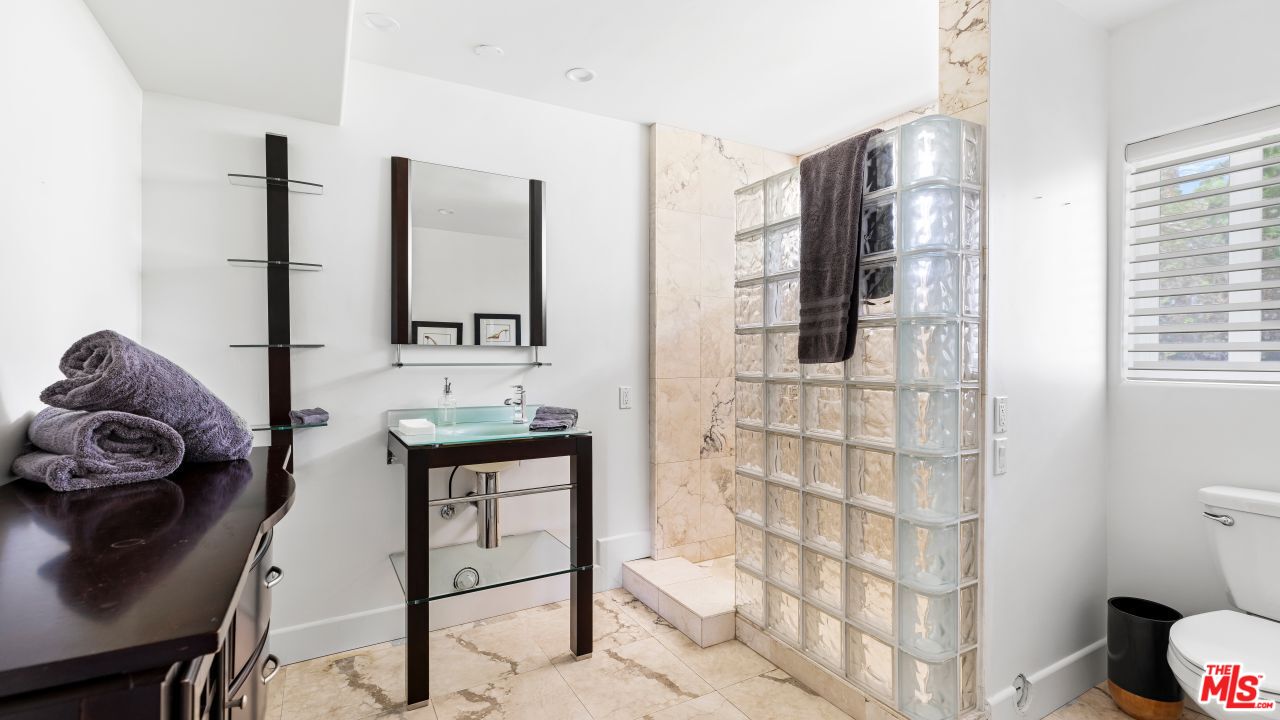 70375 Calico Road Rancho Mirage, CA 92270 - Photo 31 of 46 a living room with furniture