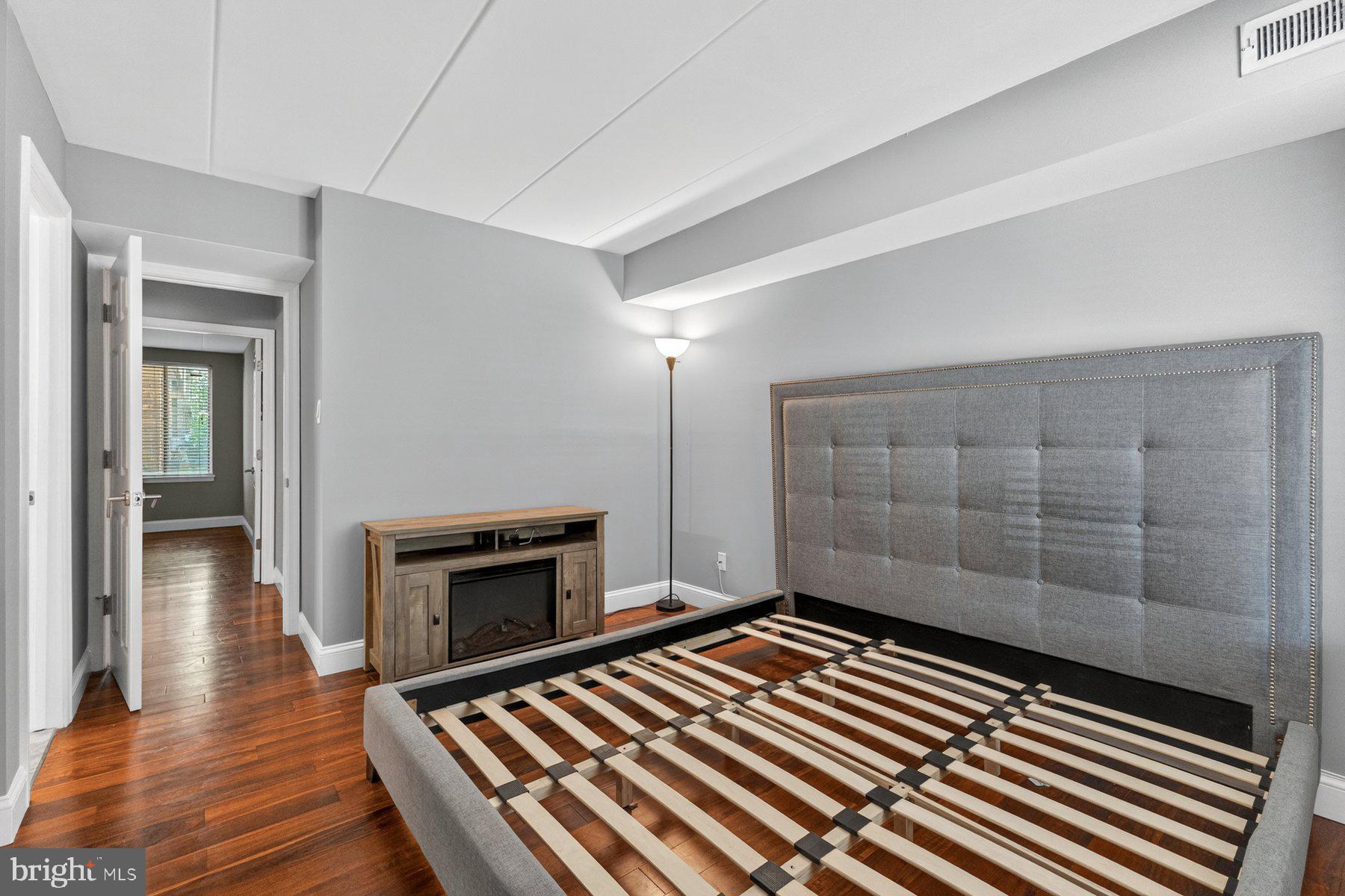 2330 Freetown Court, Unit 4/1B Reston, VA 20191 - Photo 13 of 26 Primary bedroom