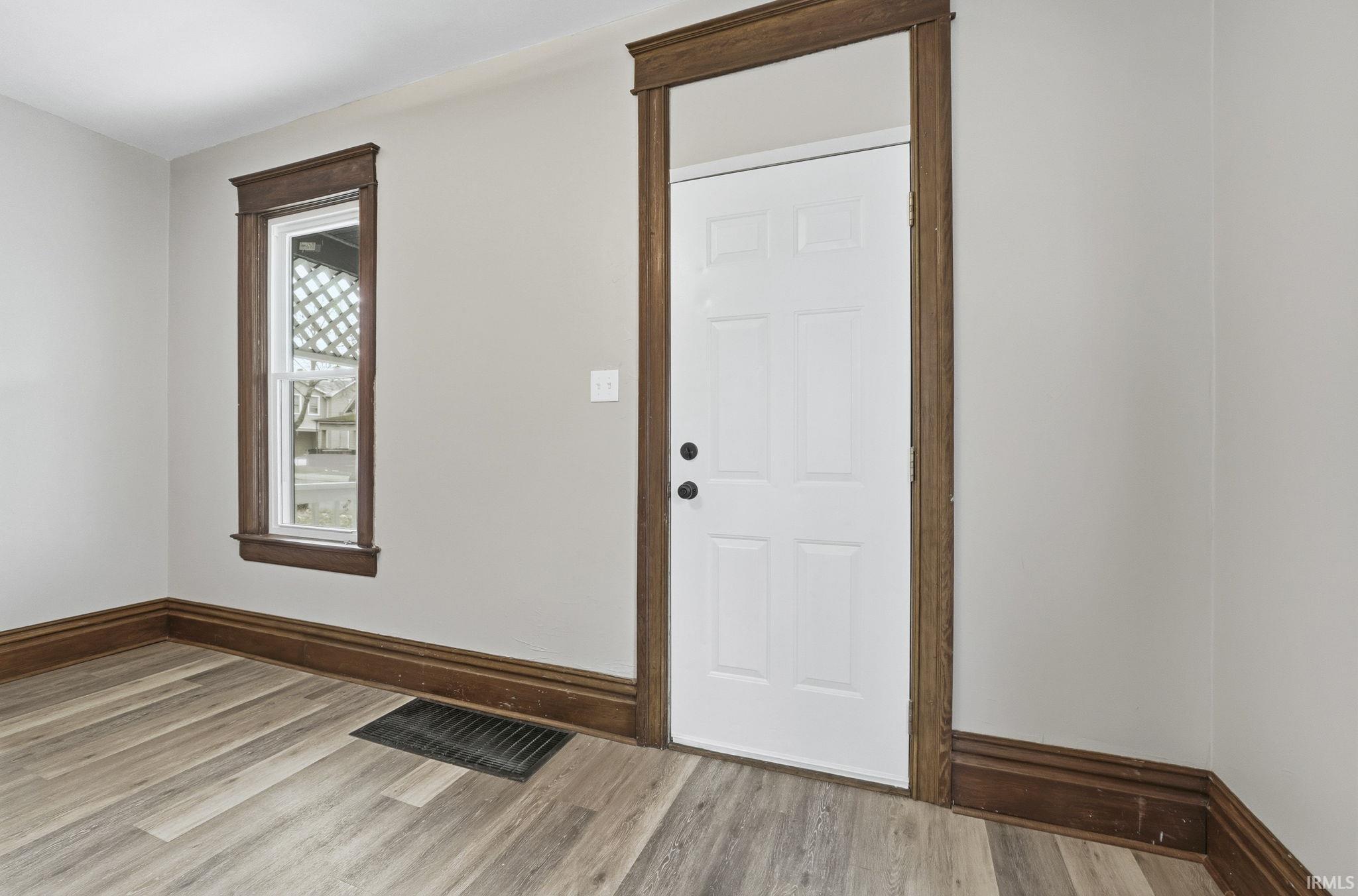 2329 North Clinton Street Fort Wayne, IN 46805 - Photo 4 of 36