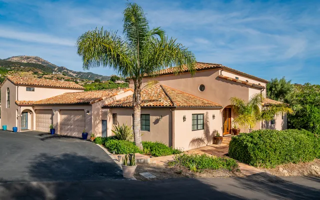 a view of a backyard with sitting area
