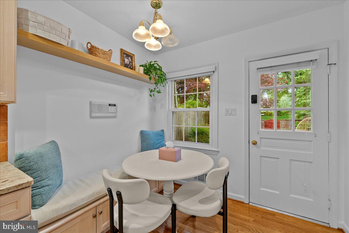 6757 Towne Lane Road McLean, VA 22101 - Photo 8 of 22 Breakfast Area