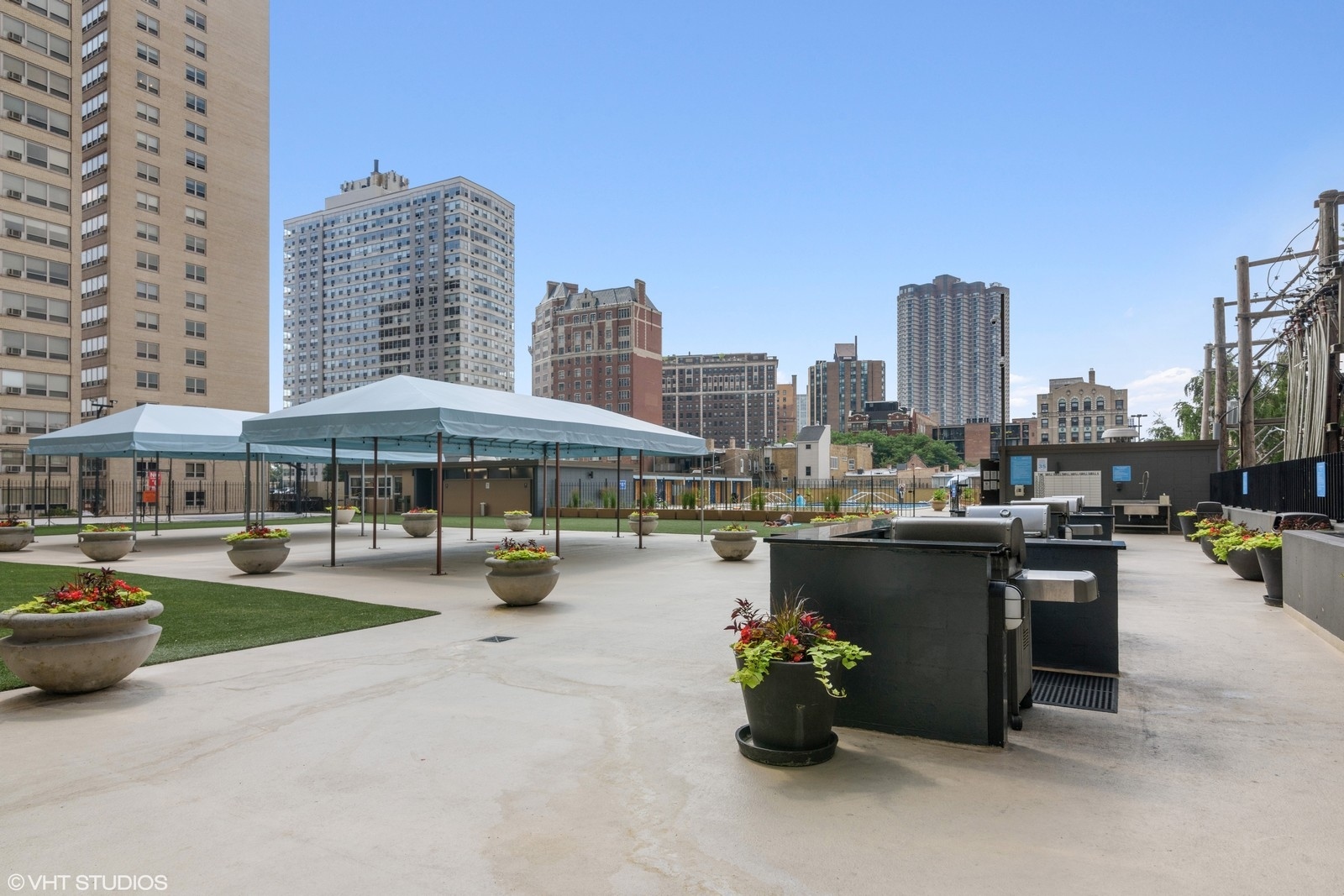 655 West Irving Park Road, Unit 1911 Chicago, IL 60613 - Photo 19 of 27 a view of a terrace with seating space