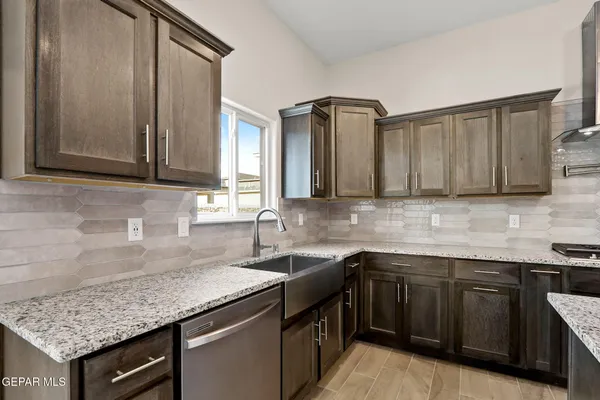 $412,950 | 180 Olive Branch, Sunland Park, NM 88008