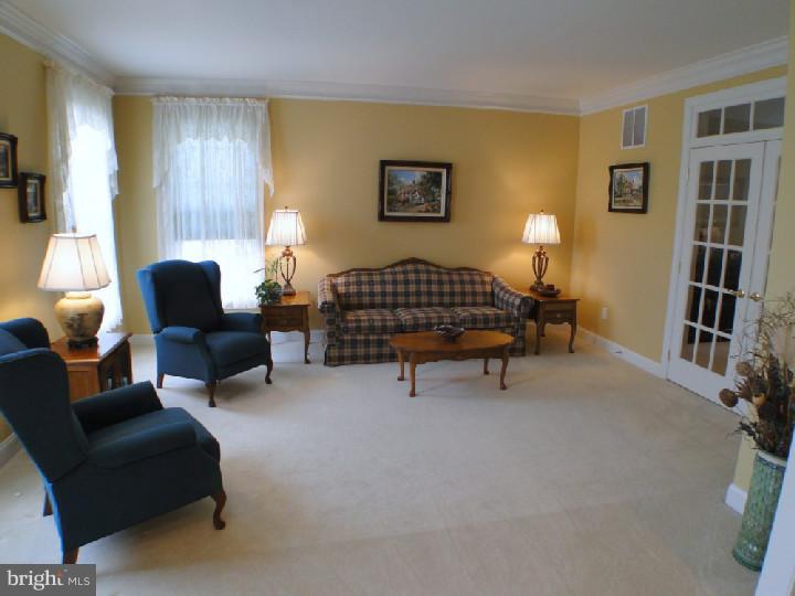 49 Putter Lane Limerick, PA 19464 - Photo 3 of 19 Living Room