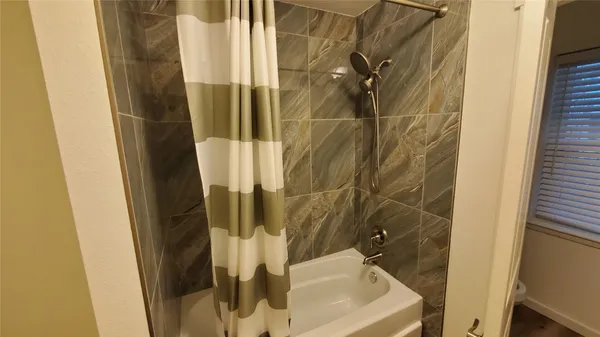 $1,850 | 7 Woody Creek Drive, Unit A, Conroe, TX 77301