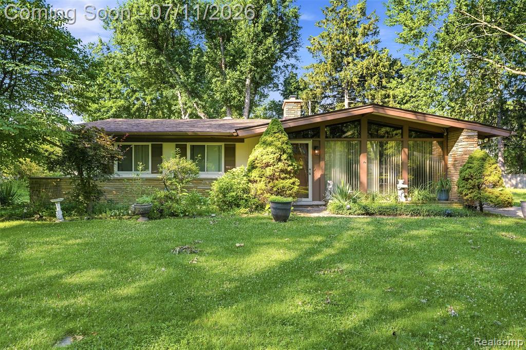27679 Spring Arbor Drive Southfield, MI 48076 - Photo 1 of 31