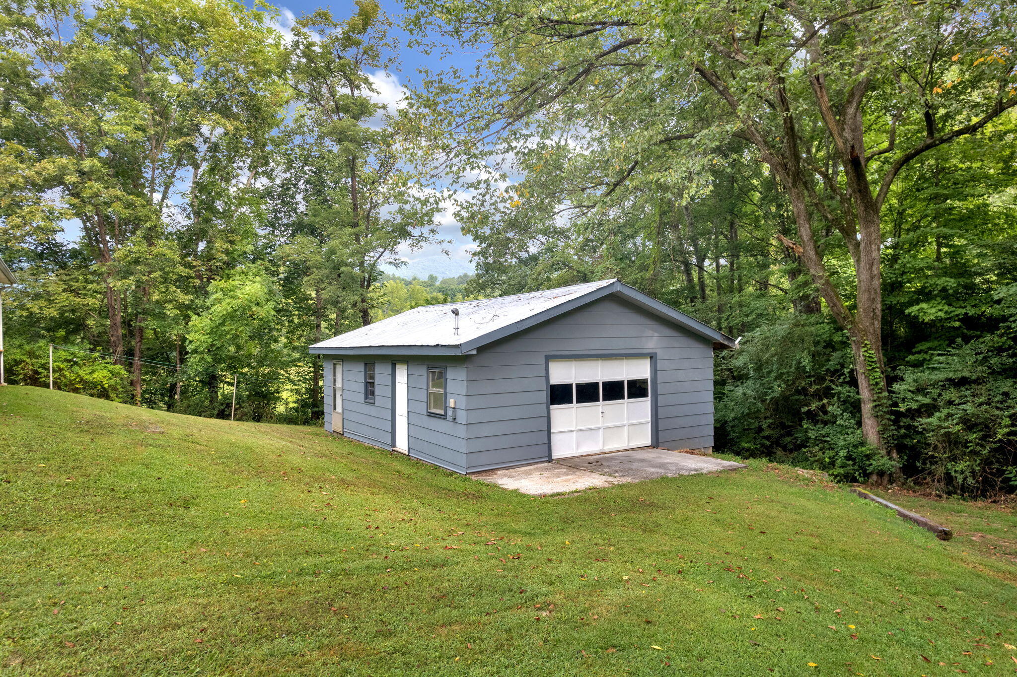 130 Bill Lockner Road Erwin, TN 37650 - Photo 3 of 36 35-web-or-mls-DJI_0612