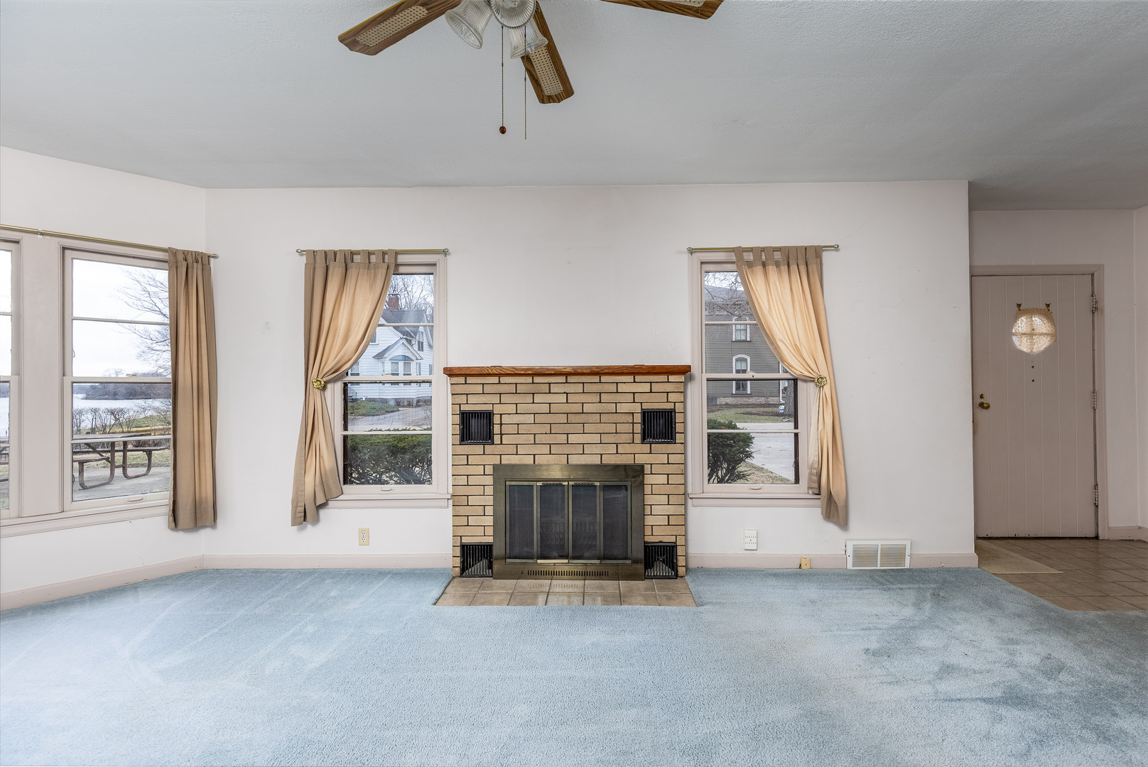 226 Clay Street Ottawa, IL 61350 - Photo 3 of 32