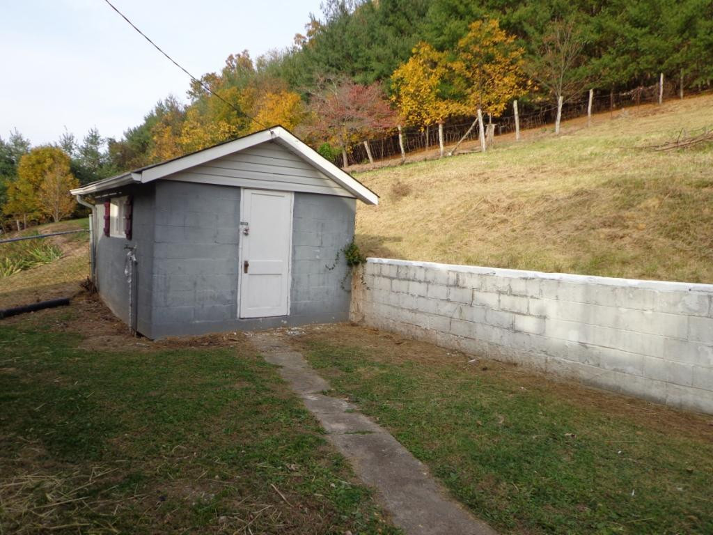 137 Schoolhouse Road Elizabethton, TN 37643 - Photo 11 of 12 Photo 11