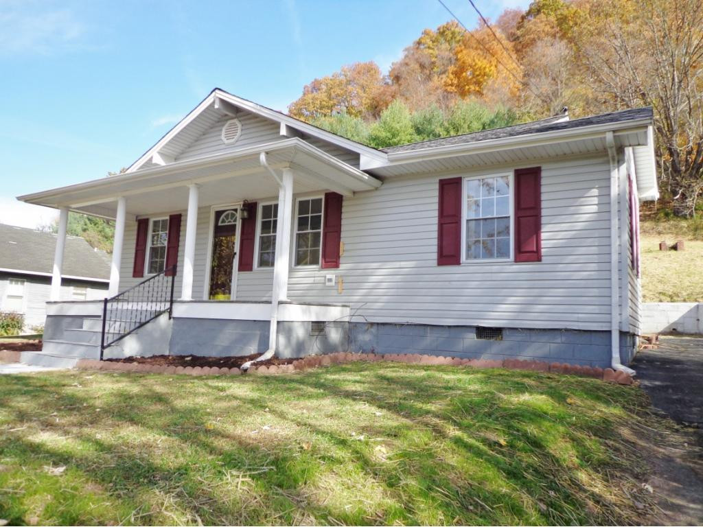 137 Schoolhouse Road Elizabethton, TN 37643 - Photo 2 of 12 Photo 2