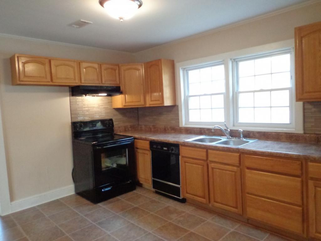 137 Schoolhouse Road Elizabethton, TN 37643 - Photo 4 of 12 Photo 4