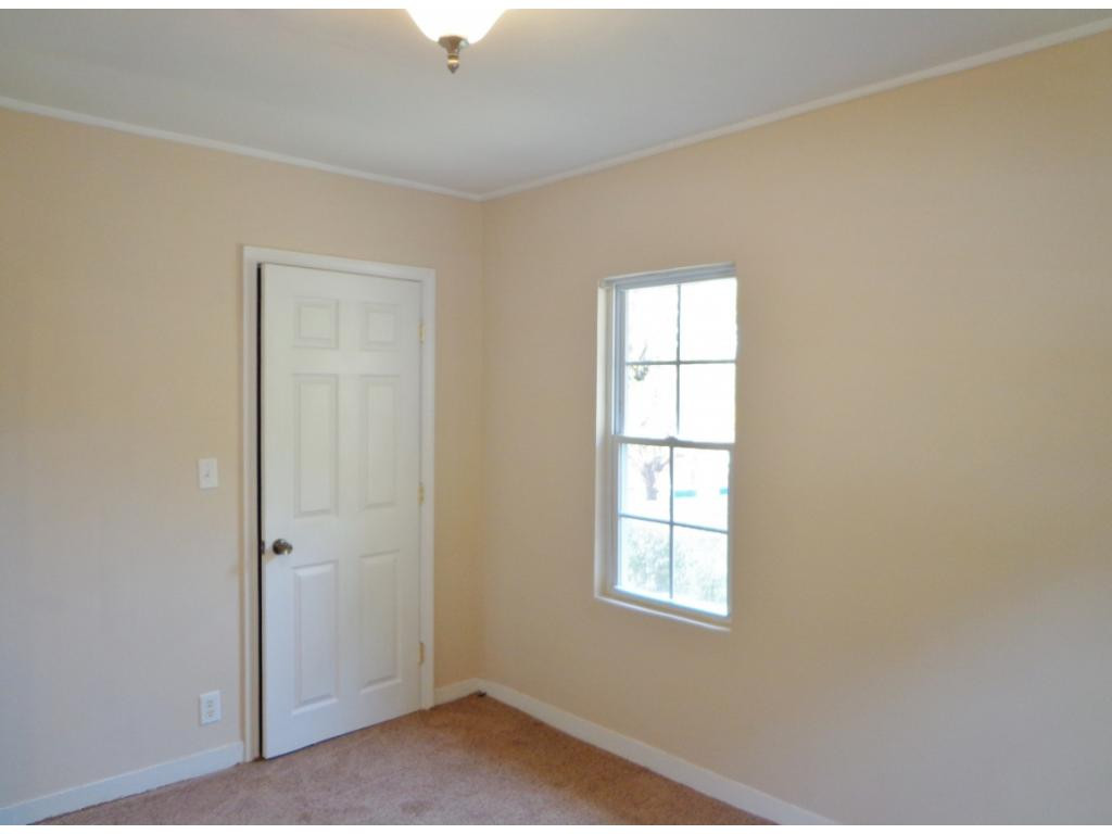 137 Schoolhouse Road Elizabethton, TN 37643 - Photo 9 of 12 Photo 9