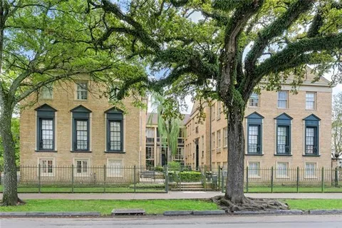 $1,325 | 3300 St Charles Avenue, Unit 27, New Orleans, LA 70115