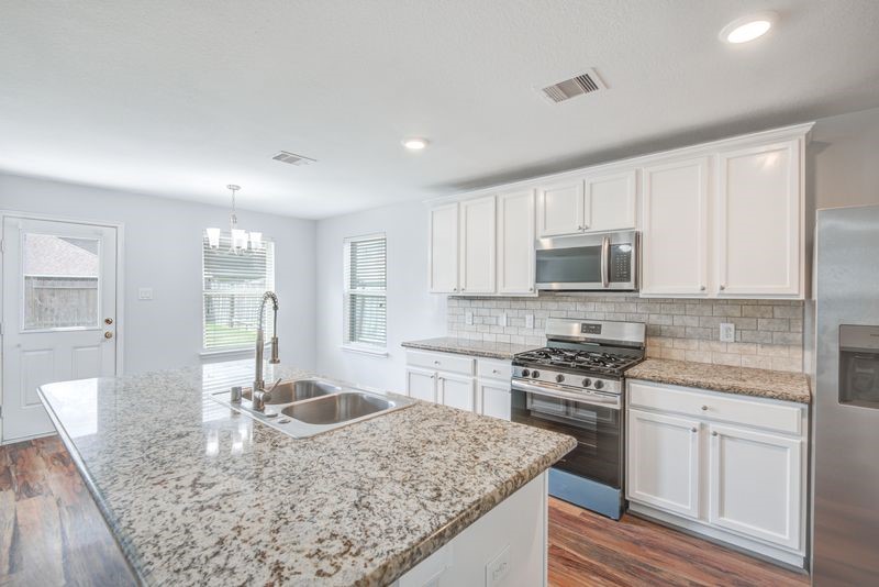 9910 Bezeled Cir Lane Rosharon, TX 77583 - Photo 15 of 40