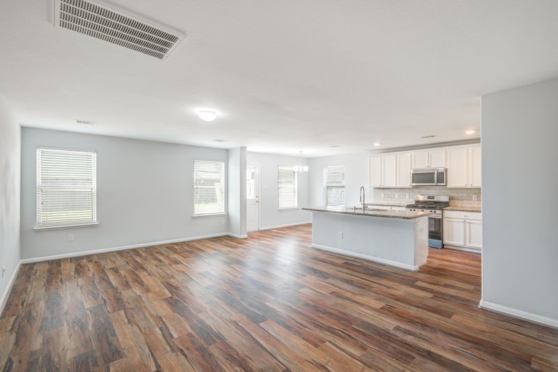 9910 Bezeled Cir Lane Rosharon, TX 77583 - Photo 7 of 40