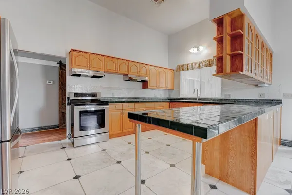 $2,895 | 4880 Dorrell Lane, Las Vegas, NV 89131