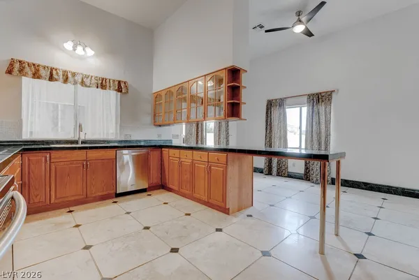 $2,895 | 4880 Dorrell Lane, Las Vegas, NV 89131