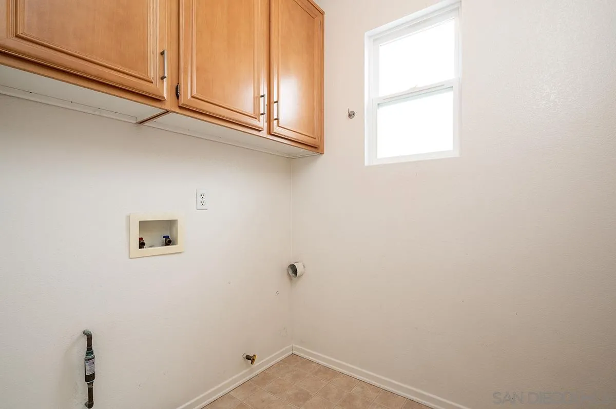 1818 Sheep Ranch Loop Chula Vista, CA 91913 - Photo 20 of 40 a bathroom with a window