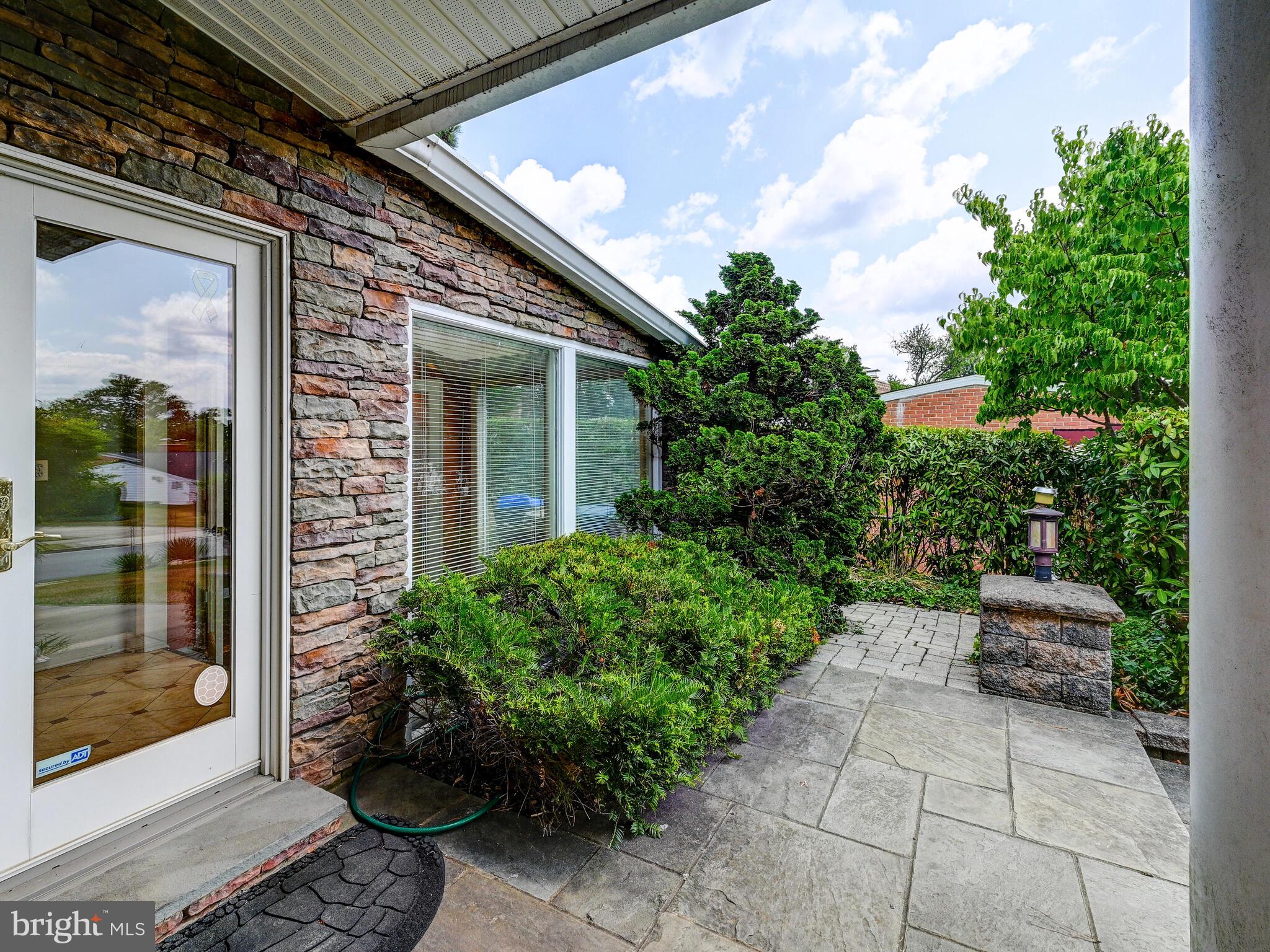 2430 Diana Road Baltimore, MD 21209 - Photo 4 of 42