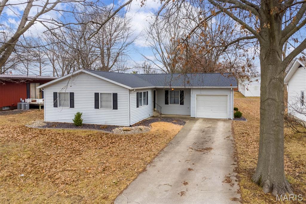 650 23rd Street Carlyle, IL 62231 - Photo 35 of 50