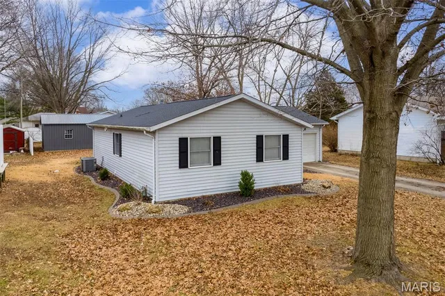 $175,000 | 650 23rd Street, Carlyle, IL 62231