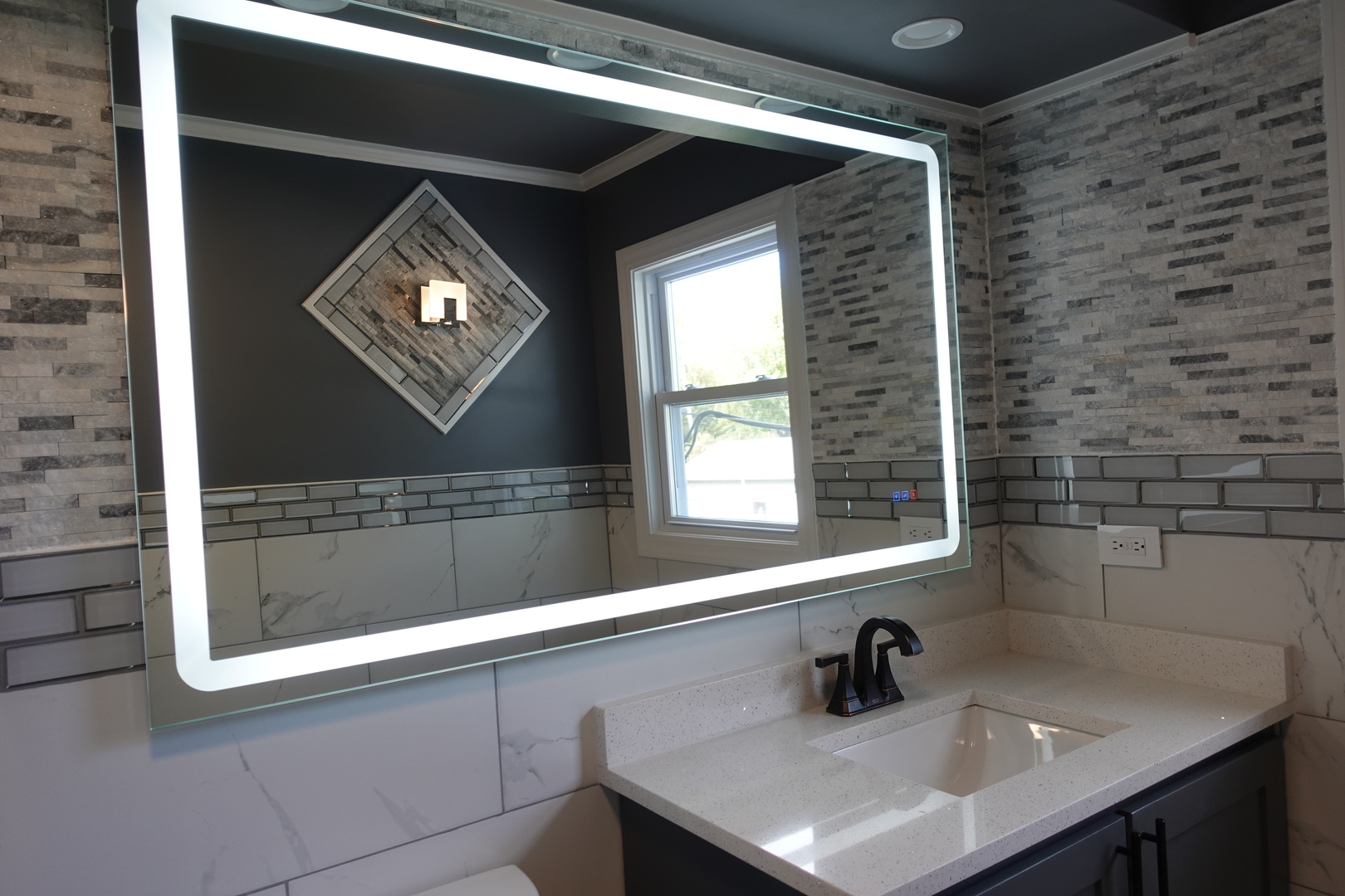 585 Ranger Drive Chicago Heights, IL 60411 - Photo 17 of 48 a sink with a mirror