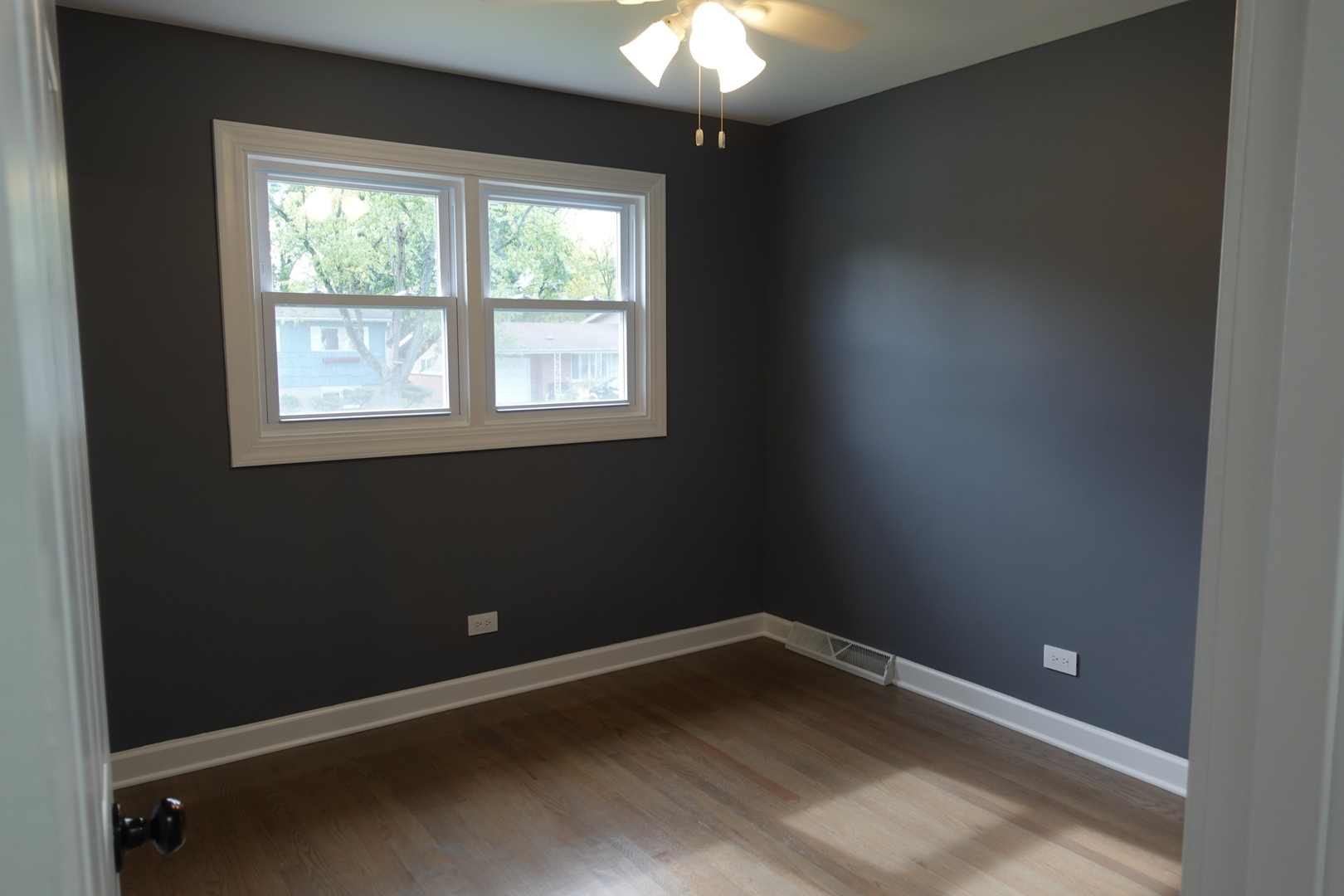 585 Ranger Drive Chicago Heights, IL 60411 - Photo 22 of 48 an empty room with a window