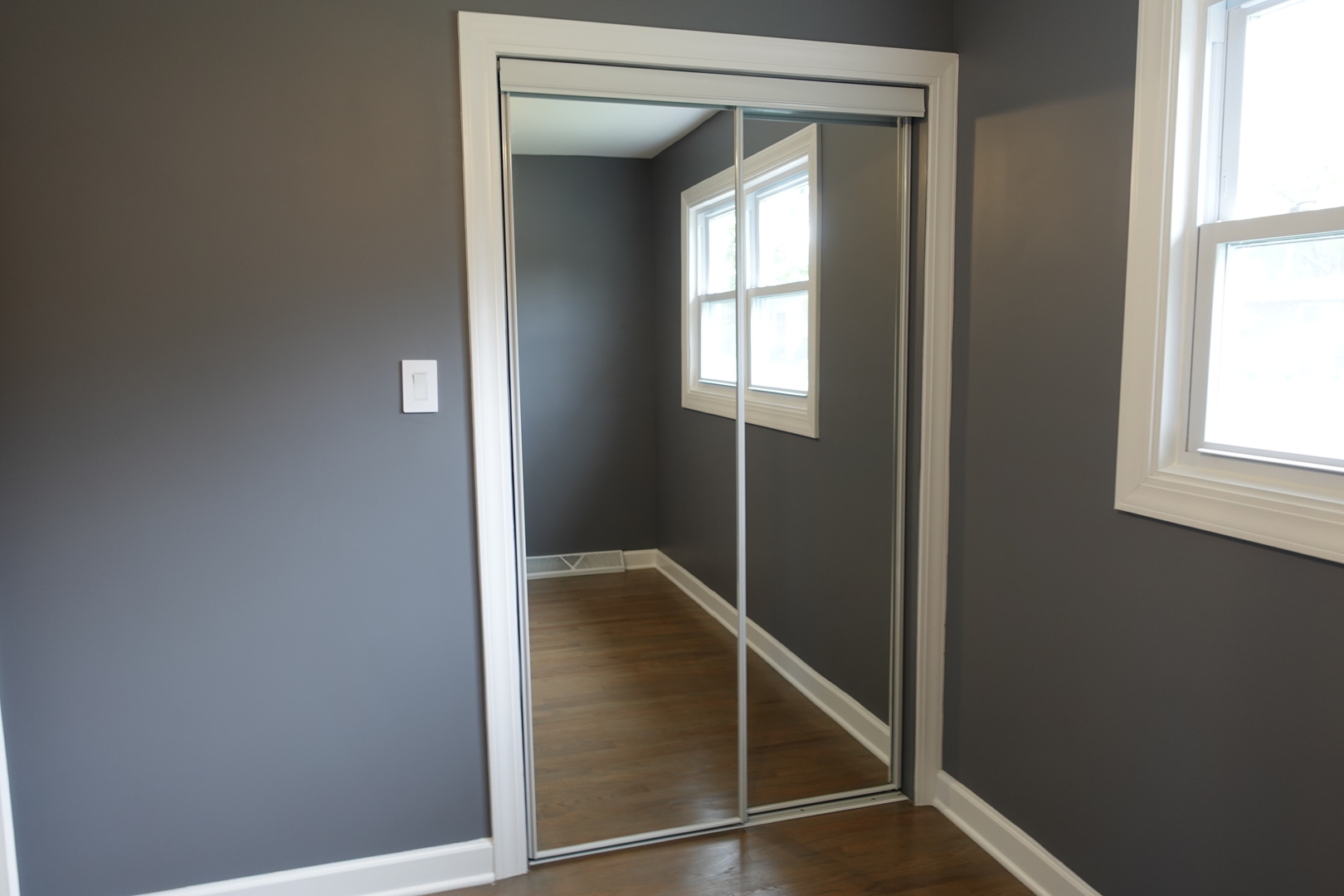 585 Ranger Drive Chicago Heights, IL 60411 - Photo 23 of 48 a view of hallway with window