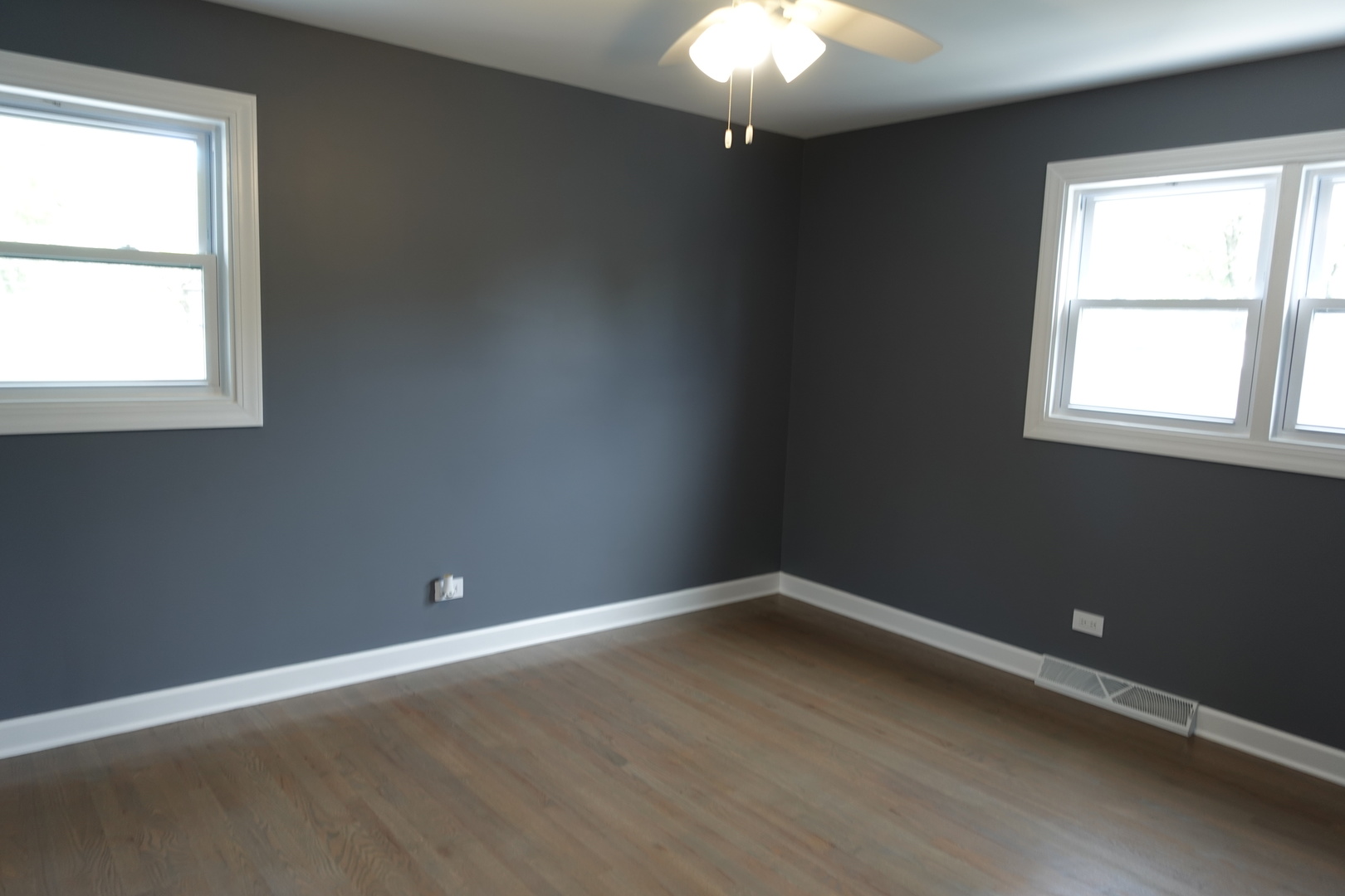 585 Ranger Drive Chicago Heights, IL 60411 - Photo 28 of 48 an empty room with a window